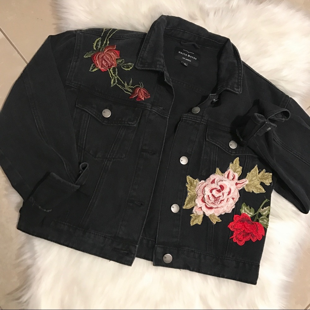 Embroidered 💋 jean jacket - Picture 2 of 8